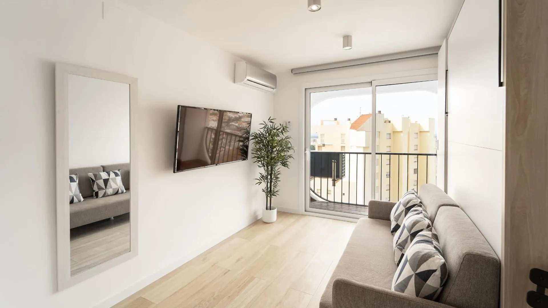Apartment Welcs Estudio 131 Emp Cerca Del Mar Empuriabrava Spain